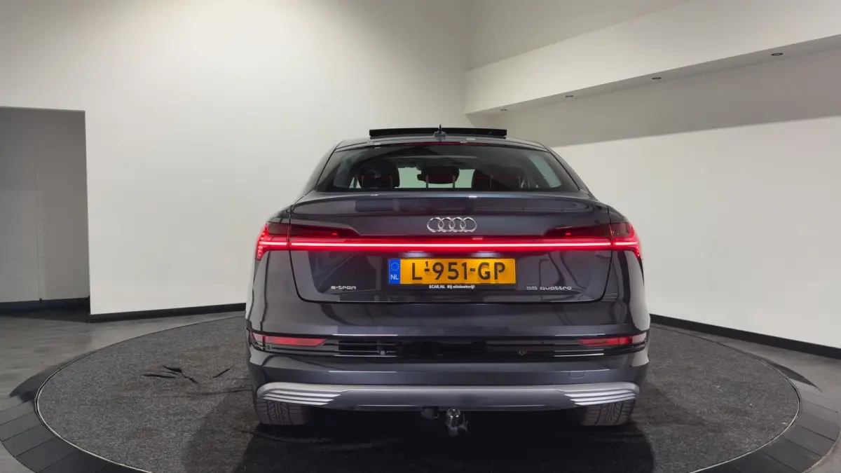 55 quattro Business edition Plus 95 kWh | SOH 92,3 % | Leder interieur | Pano dak | Trekhaak