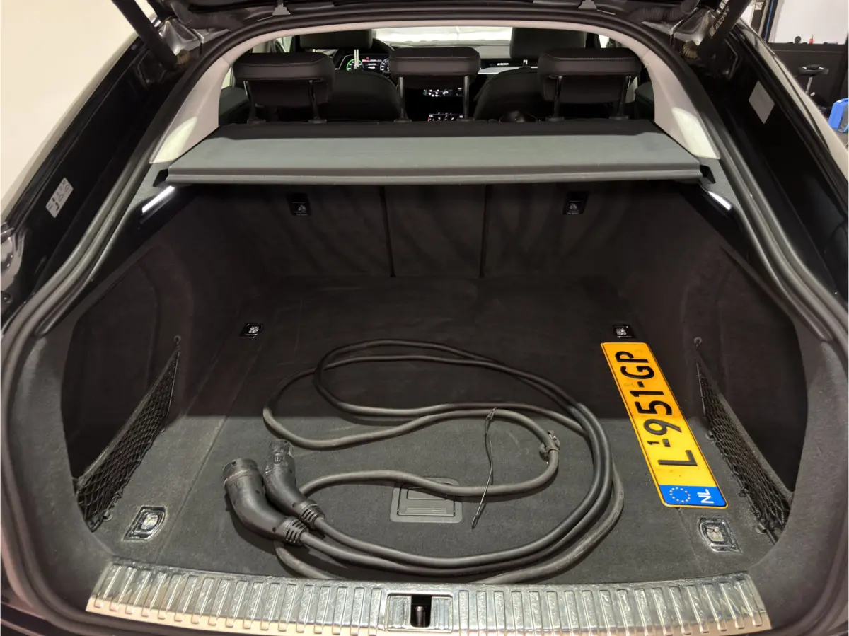 55 quattro Business edition Plus 95 kWh | SOH 92,3 % | Leder interieur | Pano dak | Trekhaak