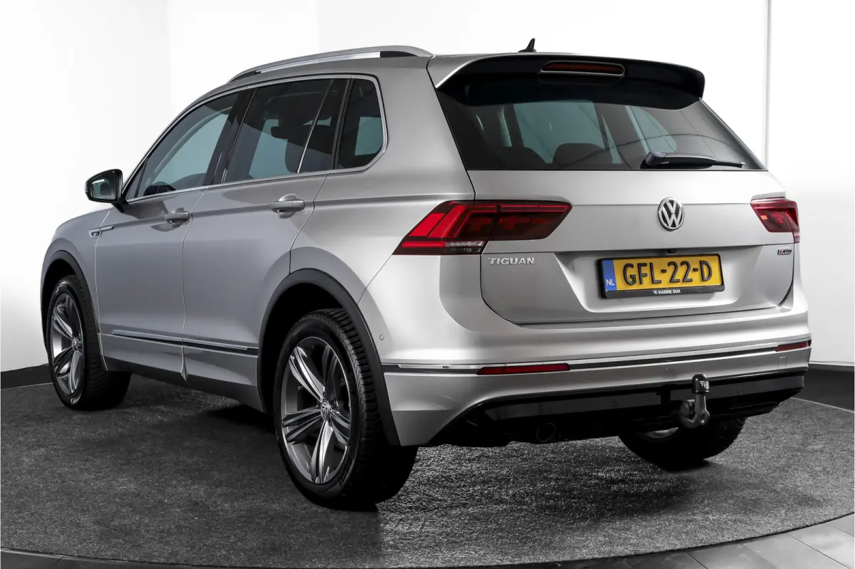 2.0 TSI 4Motion Highline Business R 180 PK | R-Line | Elek. Trekhaak | Adapt. Cruise | Stoel-+Bankverw. | PDC | Camera | NAV + App. Connect | ECC | Elek. Klep | LM 19" |