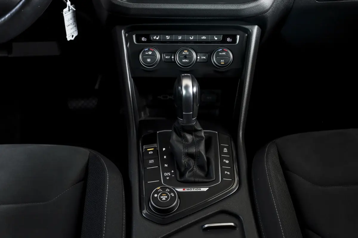 2.0 TSI 4Motion Highline Business R 180 PK | R-Line | Elek. Trekhaak | Adapt. Cruise | Stoel-+Bankverw. | PDC | Camera | NAV + App. Connect | ECC | Elek. Klep | LM 19" |