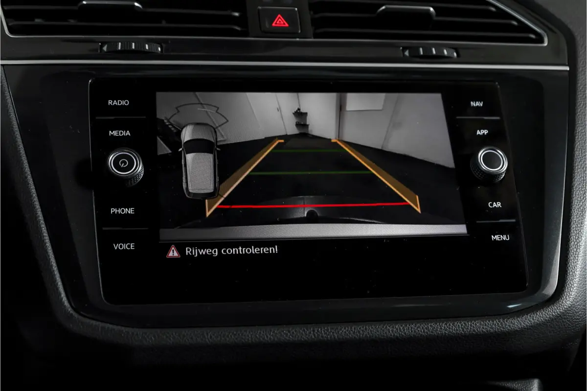 2.0 TSI 4Motion Highline Business R 180 PK | R-Line | Elek. Trekhaak | Adapt. Cruise | Stoel-+Bankverw. | PDC | Camera | NAV + App. Connect | ECC | Elek. Klep | LM 19" |