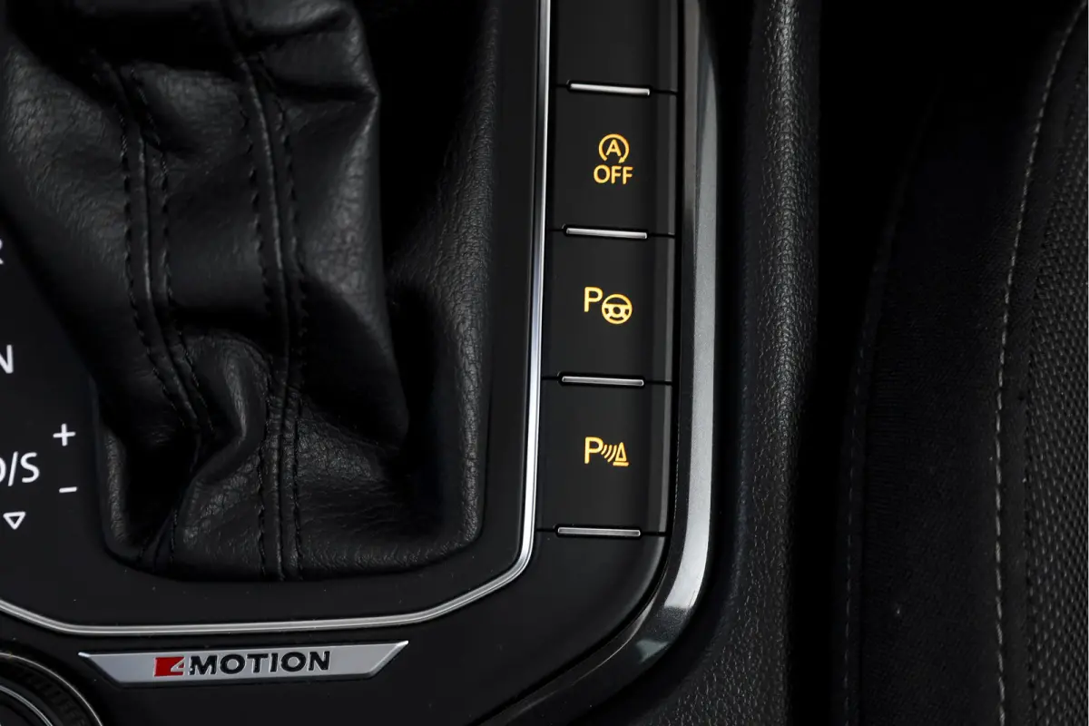 2.0 TSI 4Motion Highline Business R 180 PK | R-Line | Elek. Trekhaak | Adapt. Cruise | Stoel-+Bankverw. | PDC | Camera | NAV + App. Connect | ECC | Elek. Klep | LM 19" |