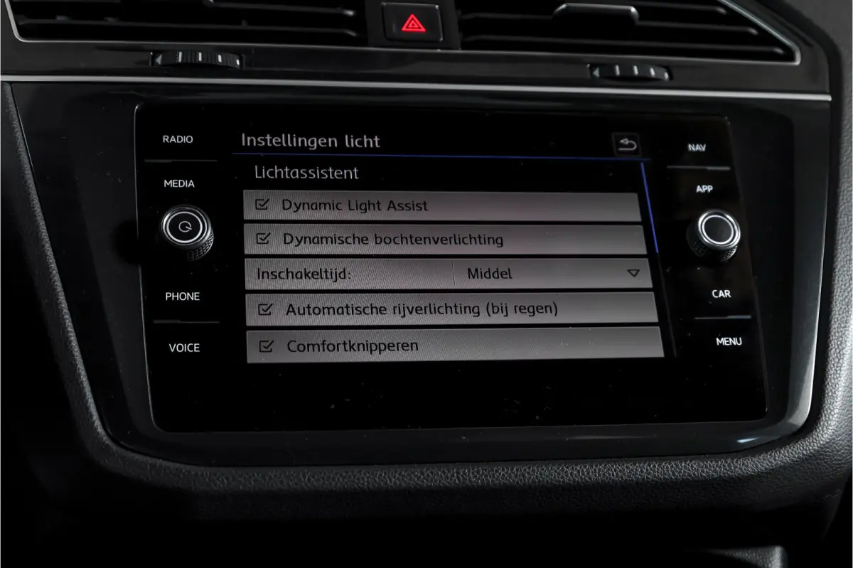 2.0 TSI 4Motion Highline Business R 180 PK | R-Line | Elek. Trekhaak | Adapt. Cruise | Stoel-+Bankverw. | PDC | Camera | NAV + App. Connect | ECC | Elek. Klep | LM 19" |