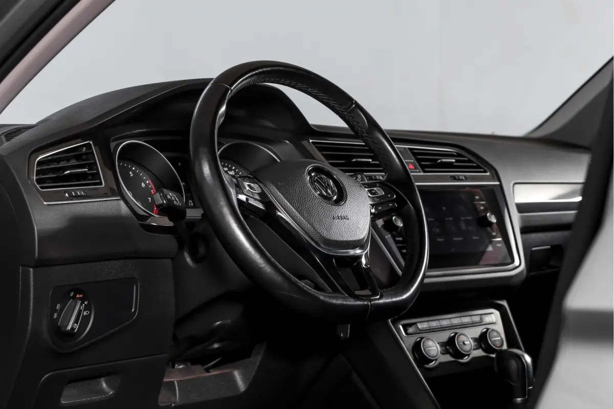 2.0 TSI 4Motion Highline Business R 180 PK | R-Line | Elek. Trekhaak | Adapt. Cruise | Stoel-+Bankverw. | PDC | Camera | NAV + App. Connect | ECC | Elek. Klep | LM 19" |