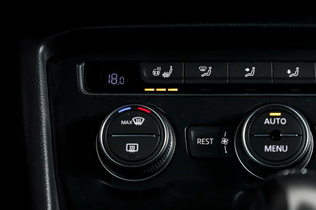 2.0 TSI 4Motion Highline Business R 180 PK | R-Line | Elek. Trekhaak | Adapt. Cruise | Stoel-+Bankverw. | PDC | Camera | NAV + App. Connect | ECC | Elek. Klep | LM 19" |