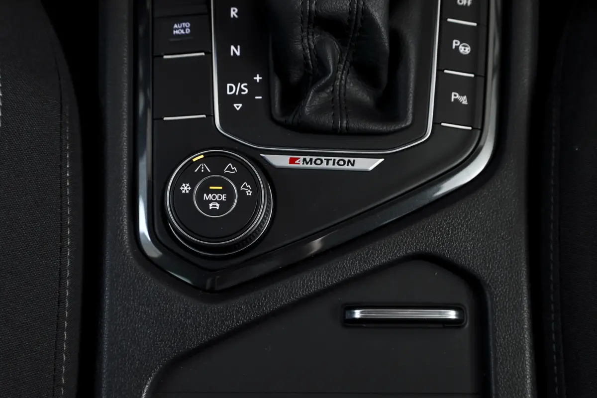 2.0 TSI 4Motion Highline Business R 180 PK | R-Line | Elek. Trekhaak | Adapt. Cruise | Stoel-+Bankverw. | PDC | Camera | NAV + App. Connect | ECC | Elek. Klep | LM 19" |