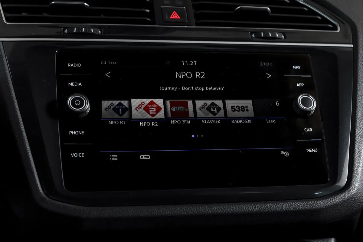 2.0 TSI 4Motion Highline Business R 180 PK | R-Line | Elek. Trekhaak | Adapt. Cruise | Stoel-+Bankverw. | PDC | Camera | NAV + App. Connect | ECC | Elek. Klep | LM 19" |
