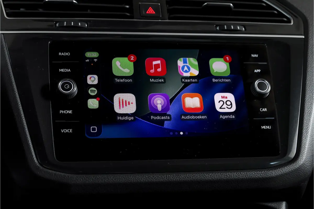 2.0 TSI 4Motion Highline Business R 180 PK | R-Line | Elek. Trekhaak | Adapt. Cruise | Stoel-+Bankverw. | PDC | Camera | NAV + App. Connect | ECC | Elek. Klep | LM 19" |
