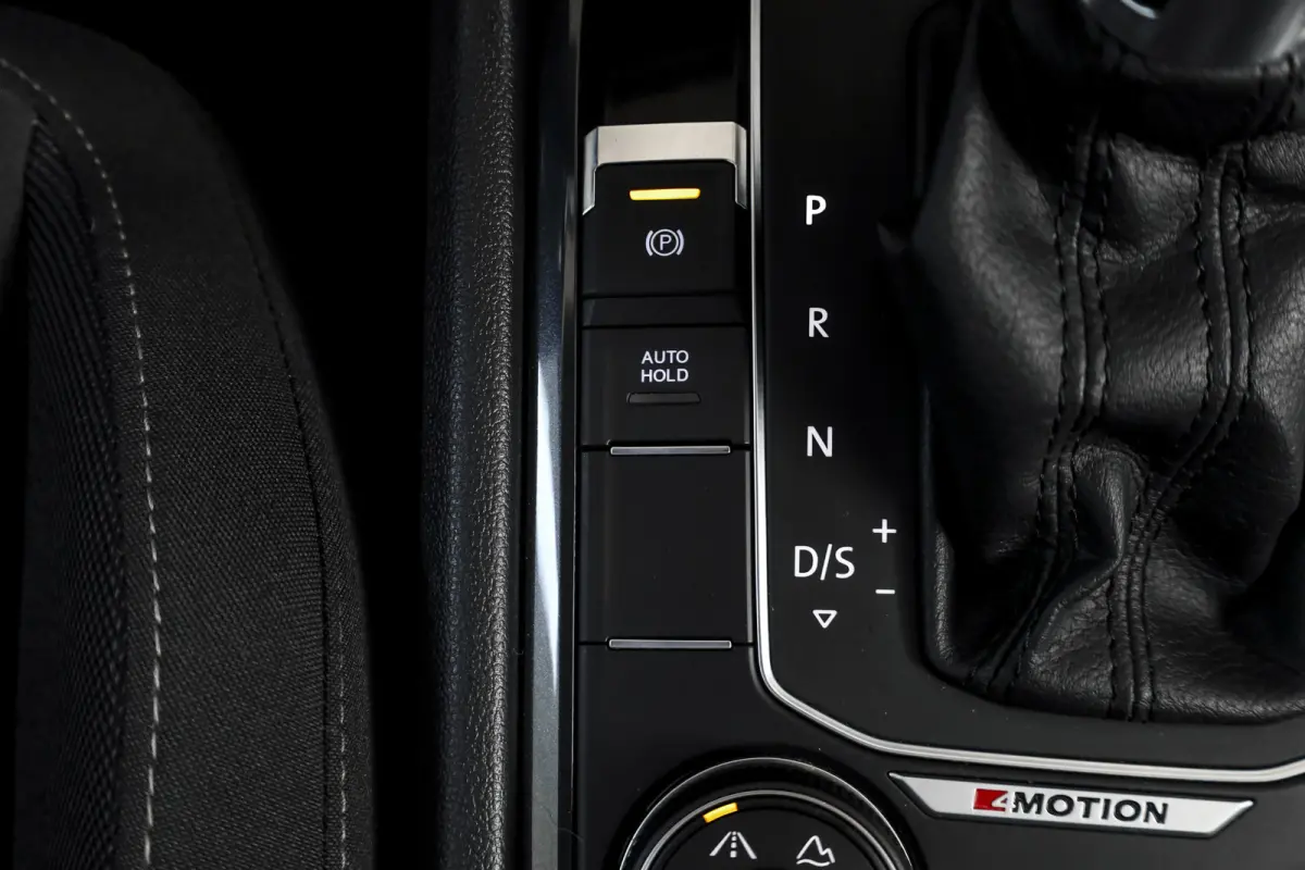 2.0 TSI 4Motion Highline Business R 180 PK | R-Line | Elek. Trekhaak | Adapt. Cruise | Stoel-+Bankverw. | PDC | Camera | NAV + App. Connect | ECC | Elek. Klep | LM 19" |
