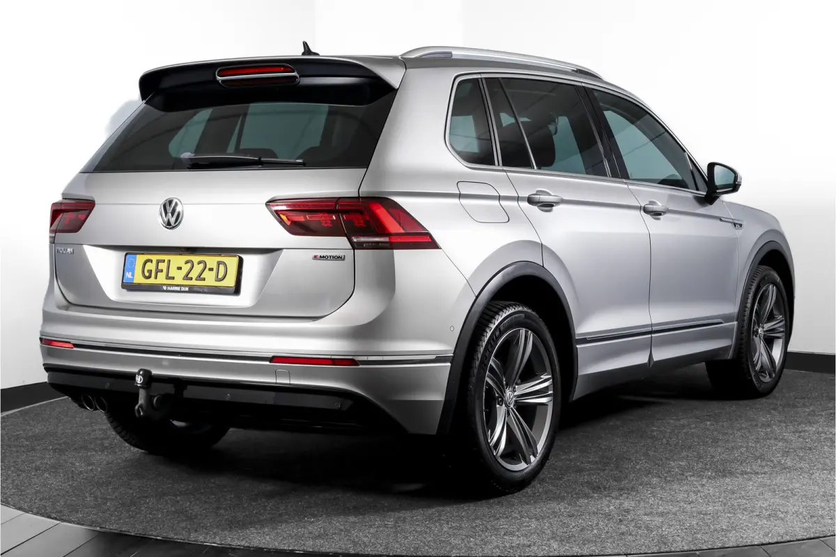 2.0 TSI 4Motion Highline Business R 180 PK | R-Line | Elek. Trekhaak | Adapt. Cruise | Stoel-+Bankverw. | PDC | Camera | NAV + App. Connect | ECC | Elek. Klep | LM 19" |