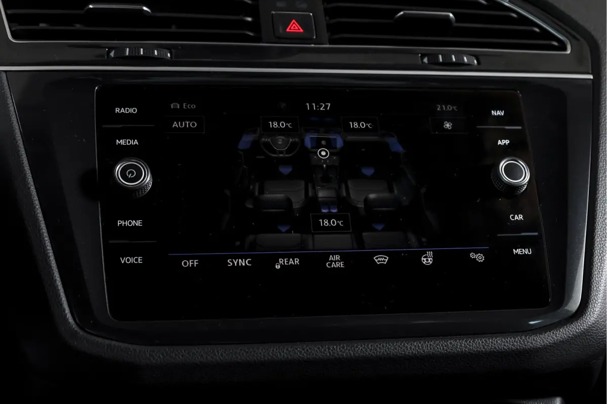 2.0 TSI 4Motion Highline Business R 180 PK | R-Line | Elek. Trekhaak | Adapt. Cruise | Stoel-+Bankverw. | PDC | Camera | NAV + App. Connect | ECC | Elek. Klep | LM 19" |