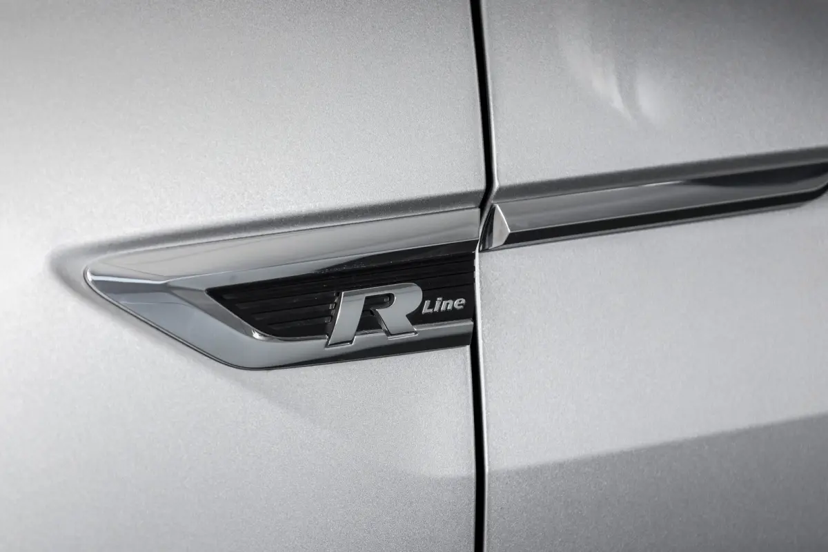2.0 TSI 4Motion Highline Business R 180 PK | R-Line | Elek. Trekhaak | Adapt. Cruise | Stoel-+Bankverw. | PDC | Camera | NAV + App. Connect | ECC | Elek. Klep | LM 19" |