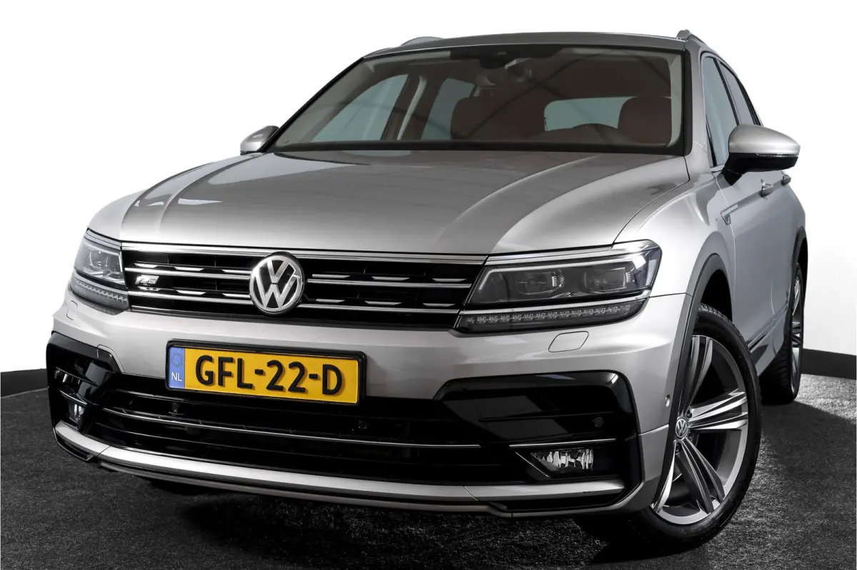 2.0 TSI 4Motion Highline Business R 180 PK | R-Line | Elek. Trekhaak | Adapt. Cruise | Stoel-+Bankverw. | PDC | Camera | NAV + App. Connect | ECC | Elek. Klep | LM 19" |