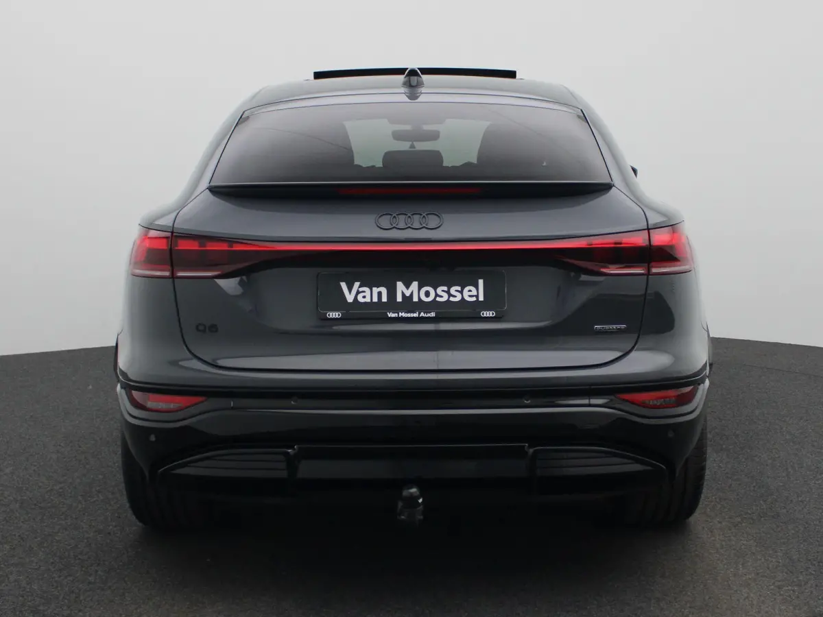 S edition quattro 100 kWh | Adaptive cruise control | Dodehoekdetectie | Stuurverwarming | Glazen panoramadak | Luchtvering | Climate control | Stoelverwarming voor & achter | Stoelventilati