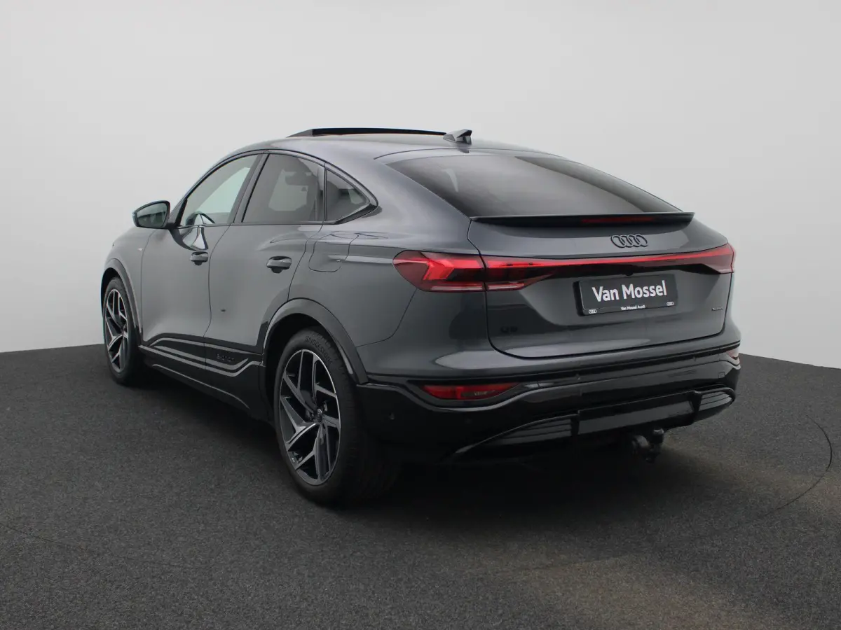 S edition quattro 100 kWh | Adaptive cruise control | Dodehoekdetectie | Stuurverwarming | Glazen panoramadak | Luchtvering | Climate control | Stoelverwarming voor & achter | Stoelventilati