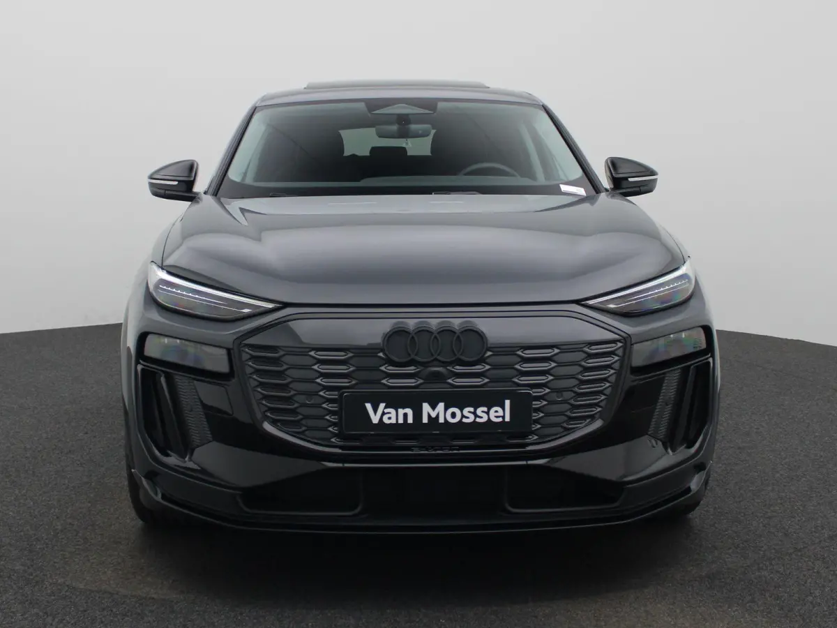 S edition quattro 100 kWh | Adaptive cruise control | Dodehoekdetectie | Stuurverwarming | Glazen panoramadak | Luchtvering | Climate control | Stoelverwarming voor & achter | Stoelventilati