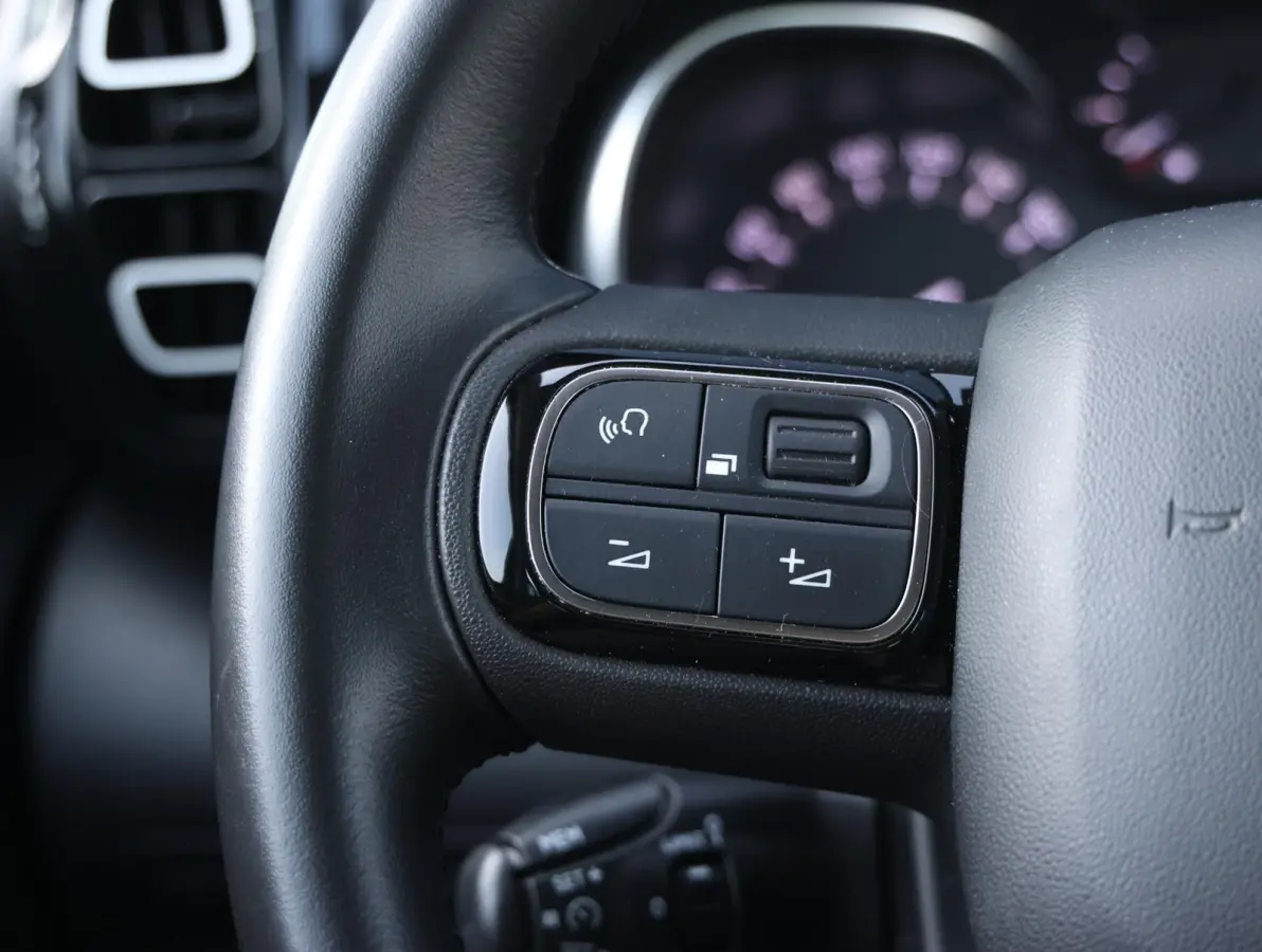 1.2 PureTech S&S Feel 1ste Eigenaar | Navigatie | LED | Parkeersensor achter | Apple Carplay & Android Auto | DAB