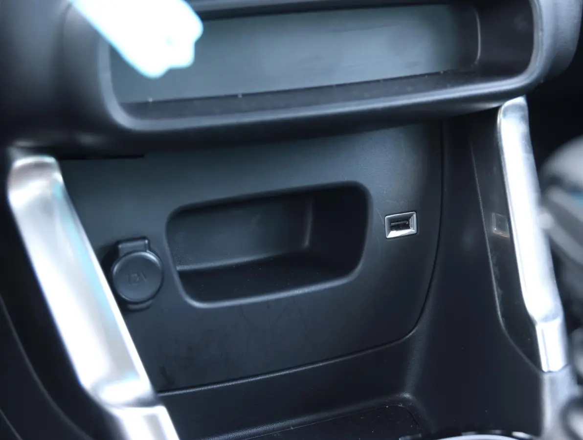 1.2 PureTech S&S Feel 1ste Eigenaar | Navigatie | LED | Parkeersensor achter | Apple Carplay & Android Auto | DAB