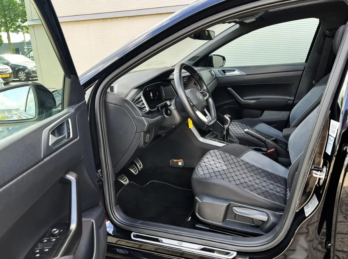 1.0 TSI 95pk R-Line | Panoramadak | Navigatie | IQ Light