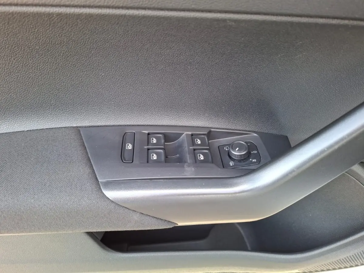 1.0 TSI 95PK LIFE AIRCO LMV CARPLAY PDC-CAMERA