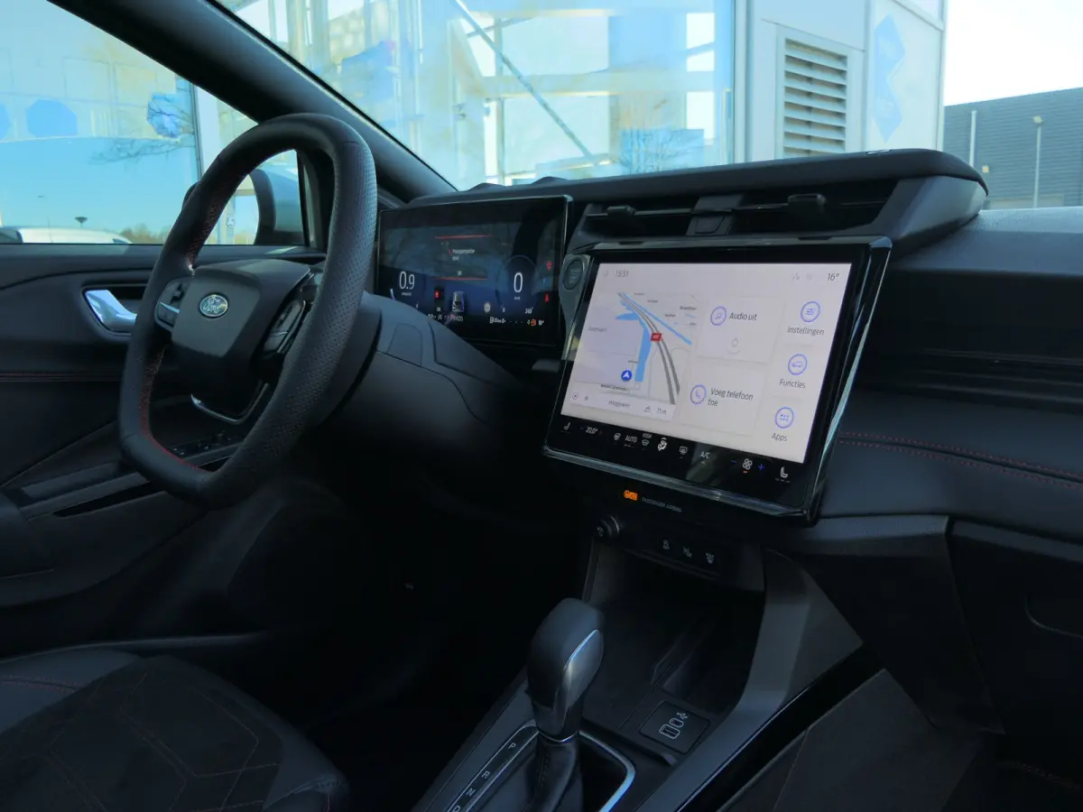 1.0 EcoBoost ST-Line X | Panoramadak | 19 Inch | Winterpack | Adaptive Cruise | Matrix-LED