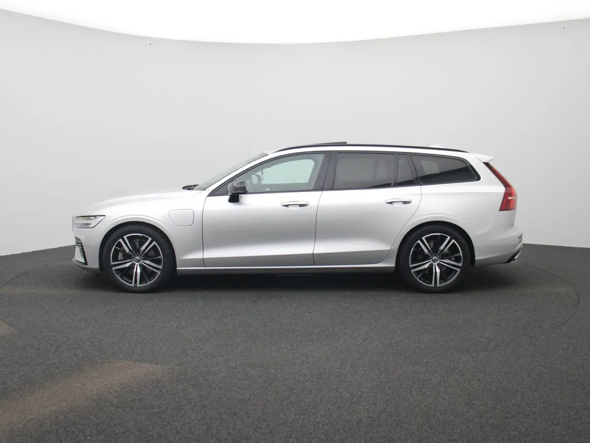 2.0 T6 Recharge AWD R-Design | PANORAMADAK | HEAD-UP DISPLAY | HARMAN KARDON | STOELVERWARMING | STUURVERWARMING | MEMORY STOELEN | 360 CAMERA | ELEKTRISCHE ACHTERKLEP |
