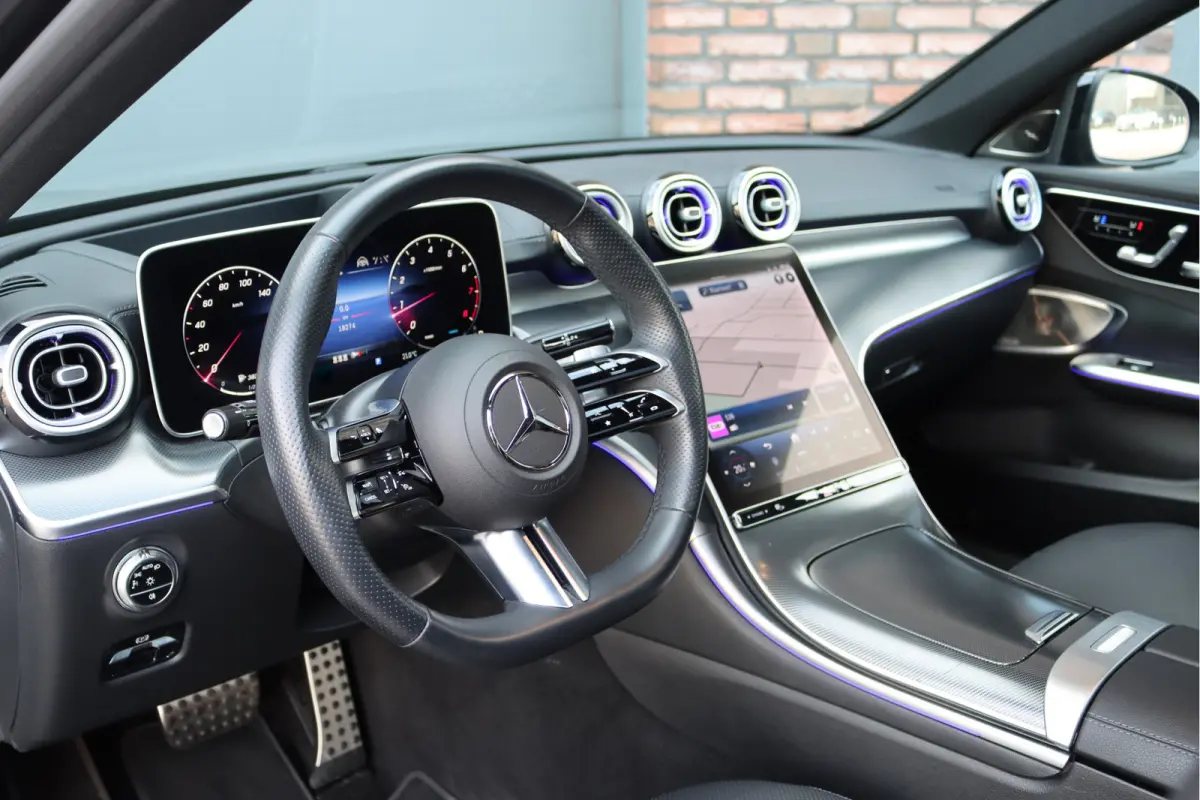 200 4MATIC Premium+ AMG Line | Distronic+ | Panoramadak | Burmester | Memory | Massage | Stoelventilatie | Surround Camara | Trekhaak | Digital Light | Keyless Go |