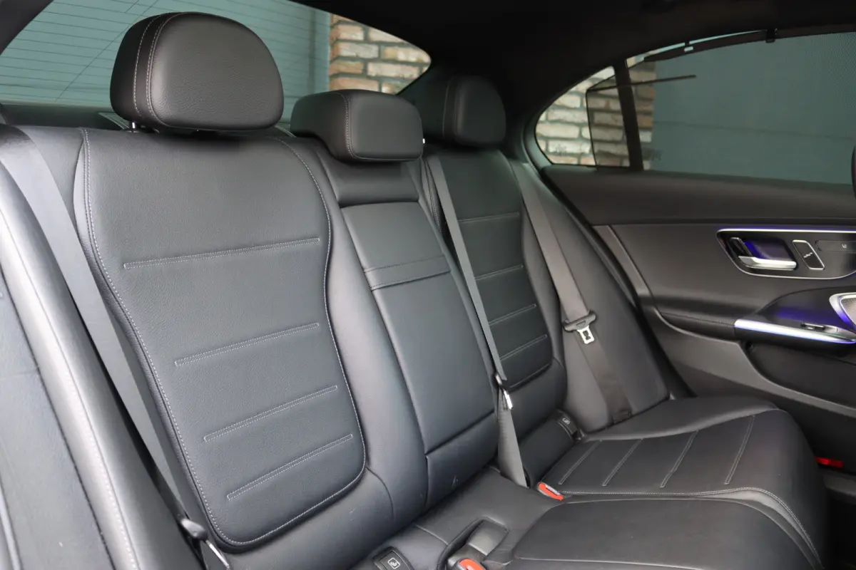 200 4MATIC Premium+ AMG Line | Distronic+ | Panoramadak | Burmester | Memory | Massage | Stoelventilatie | Surround Camara | Trekhaak | Digital Light | Keyless Go |
