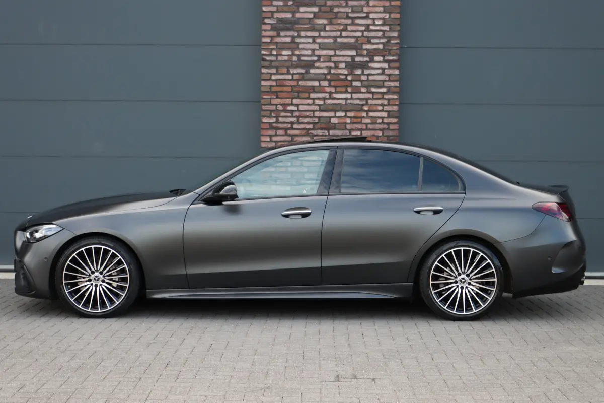 200 4MATIC Premium+ AMG Line | Distronic+ | Panoramadak | Burmester | Memory | Massage | Stoelventilatie | Surround Camara | Trekhaak | Digital Light | Keyless Go |