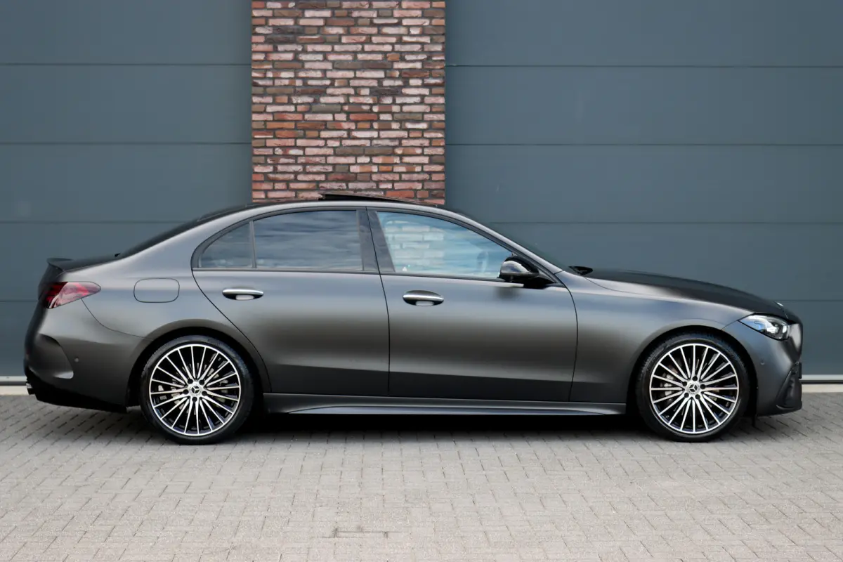200 4MATIC Premium+ AMG Line | Distronic+ | Panoramadak | Burmester | Memory | Massage | Stoelventilatie | Surround Camara | Trekhaak | Digital Light | Keyless Go |