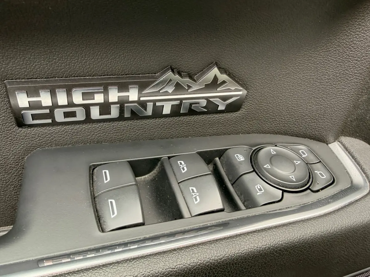 High Country 6.2 V8 426PK , DIKSTE VAN NL!! , 24 INCH WIELEN , BLACK ON BLACK