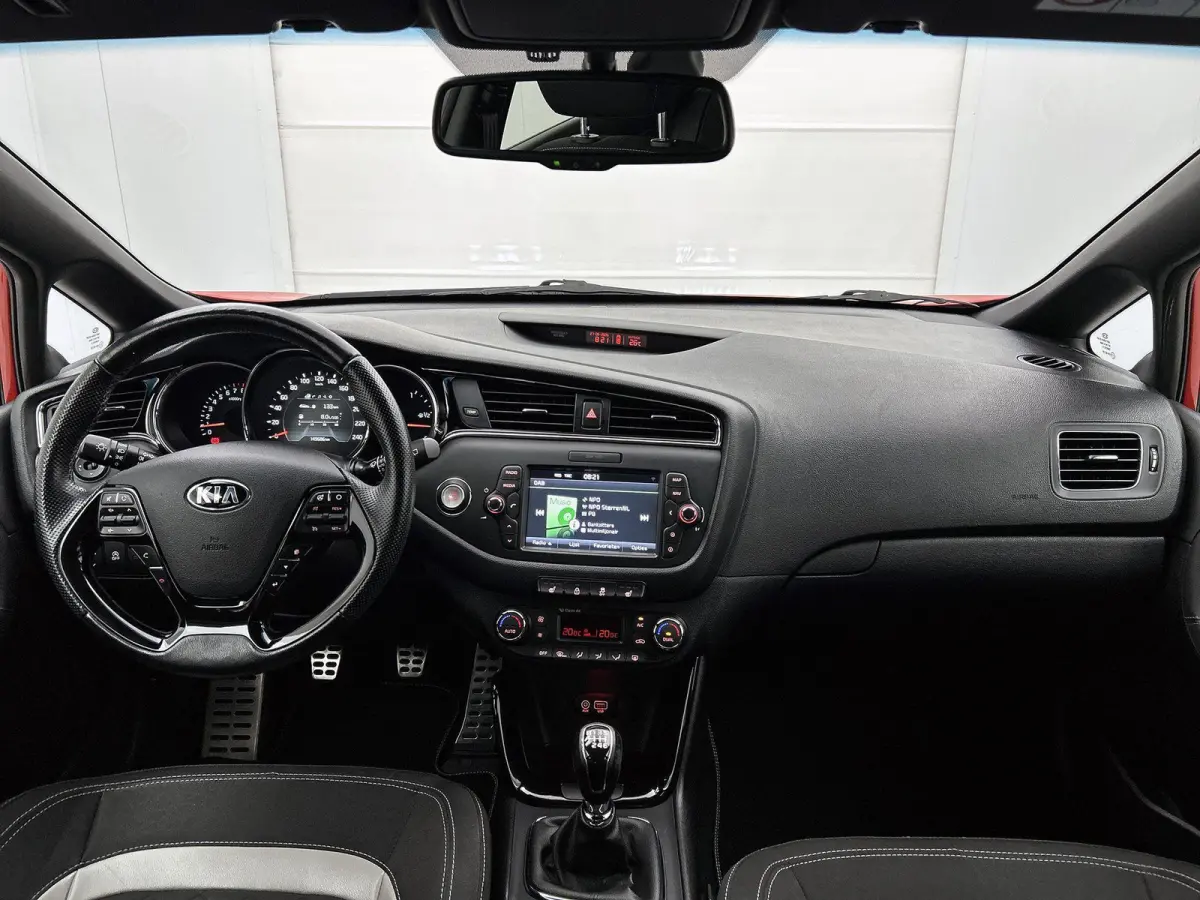 cee'd 1.0 T-GDi GT-Line | Keyless | Parkeer sensoren | Stoel/Stuur verwarming | Navigatie | Camera | Cruise control | Climate control | DAB |