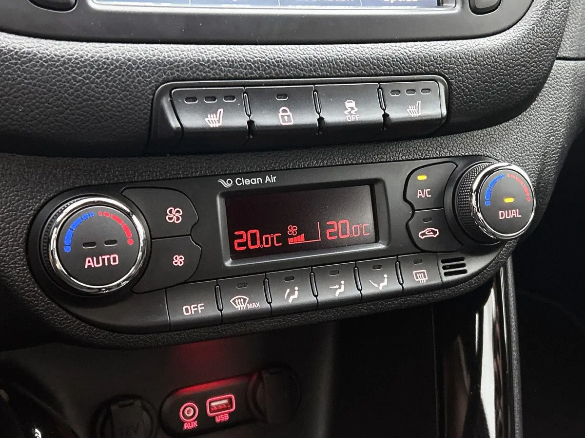 cee'd 1.0 T-GDi GT-Line | Keyless | Parkeer sensoren | Stoel/Stuur verwarming | Navigatie | Camera | Cruise control | Climate control | DAB |
