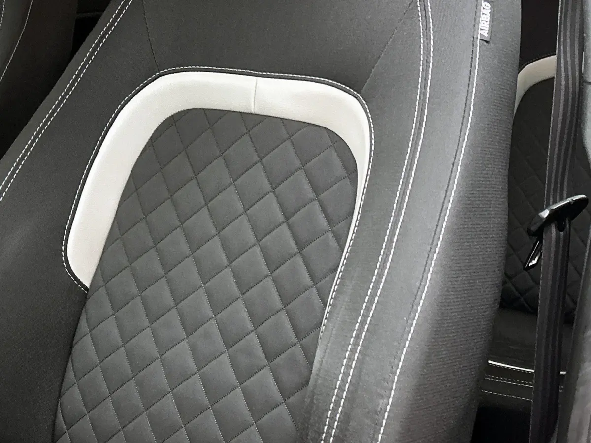 cee'd 1.0 T-GDi GT-Line | Keyless | Parkeer sensoren | Stoel/Stuur verwarming | Navigatie | Camera | Cruise control | Climate control | DAB |