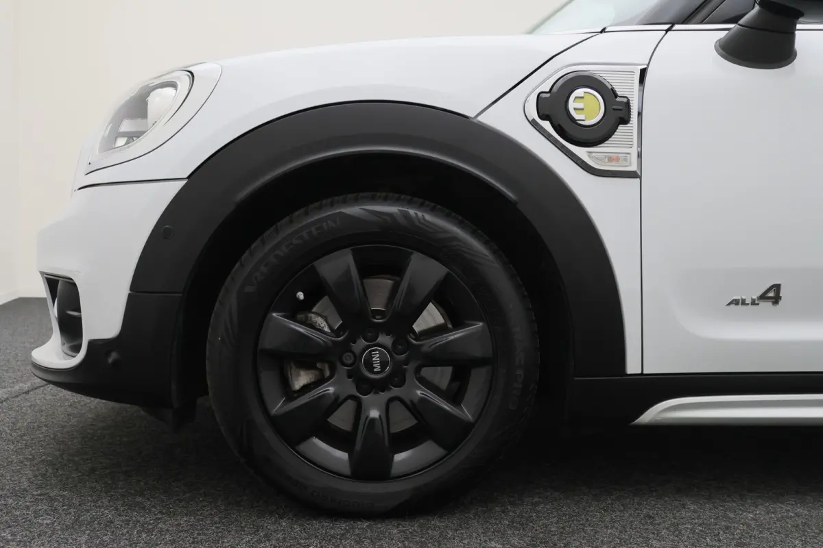 1.5 Cooper ALL4 Plug-in Hybrid JCW-Pakket, Climate, Stoelverwarming, LED, Cruise, Navigatie, 17"