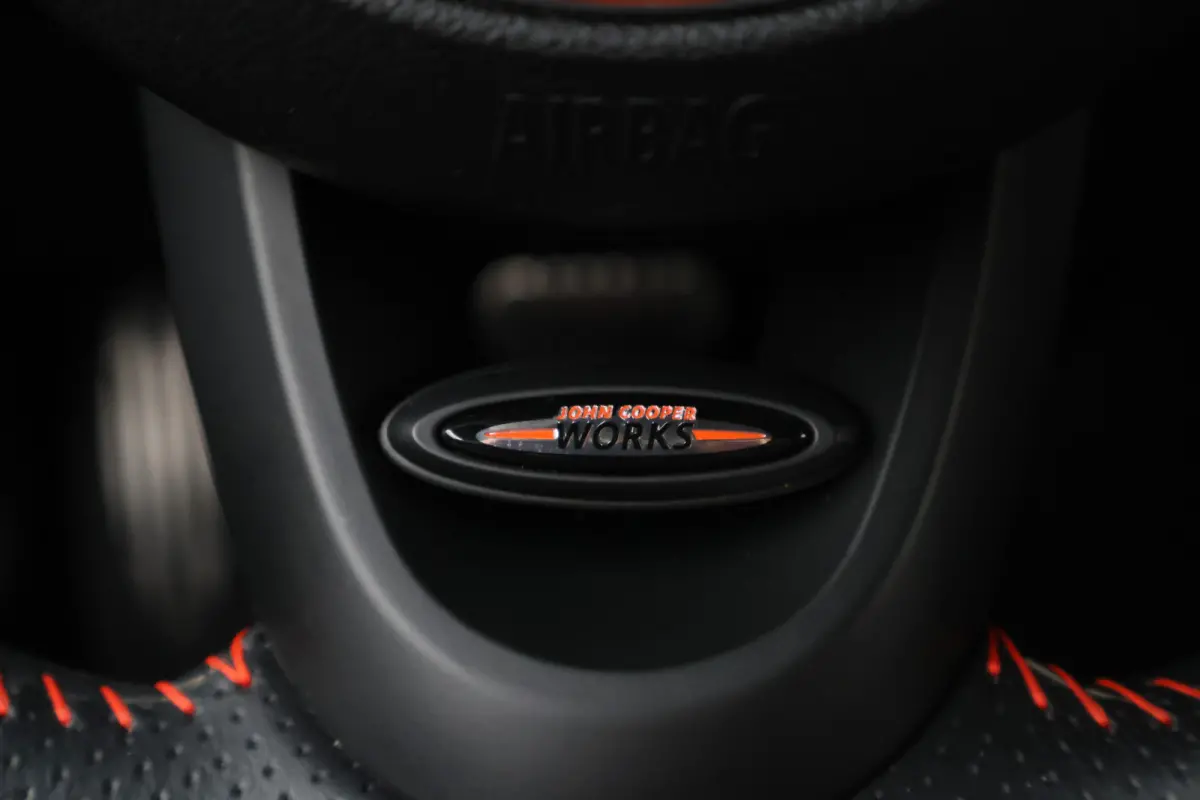 1.5 Cooper ALL4 Plug-in Hybrid JCW-Pakket, Climate, Stoelverwarming, LED, Cruise, Navigatie, 17"