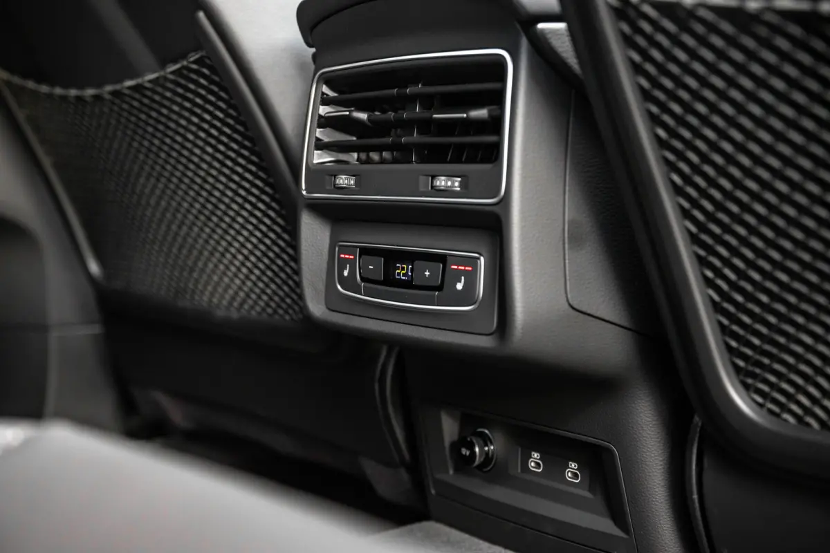55 TFSI e quattro Pro Line Advanced| Panoramadak | Nachtzichtassistent | B&O | Vierwielbesturing | HUD | | Panoramadak | Nachtzichtassistent | B&O | Vierwielbesturing | HUD |
