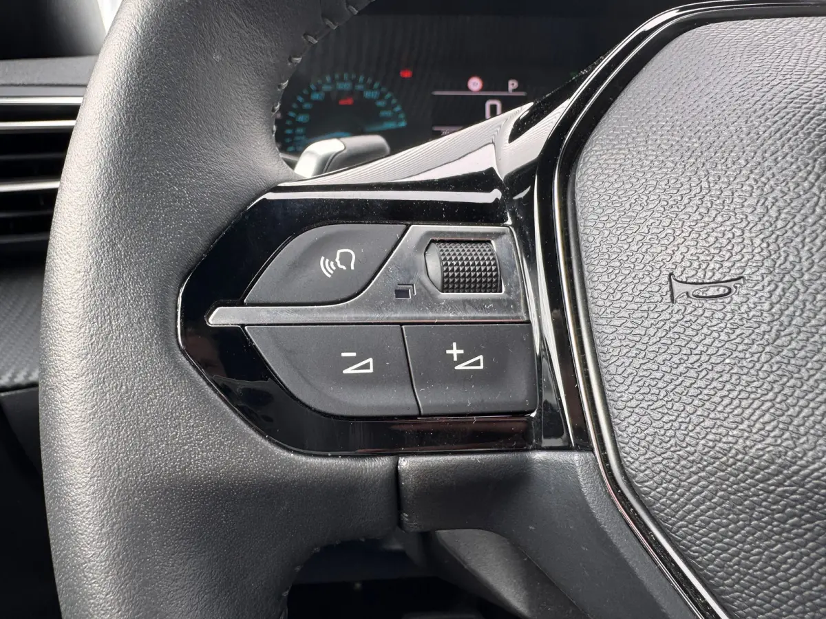 1.2 Hybrid 136PK Style Automaat | Draadloze Apple Carplay / Android Auto | Dab Ontvanger | Cruise Control | | Bluetooth telefoonvoorbereiding | Bots waarschuwing systeem | Elektronisch Stabi