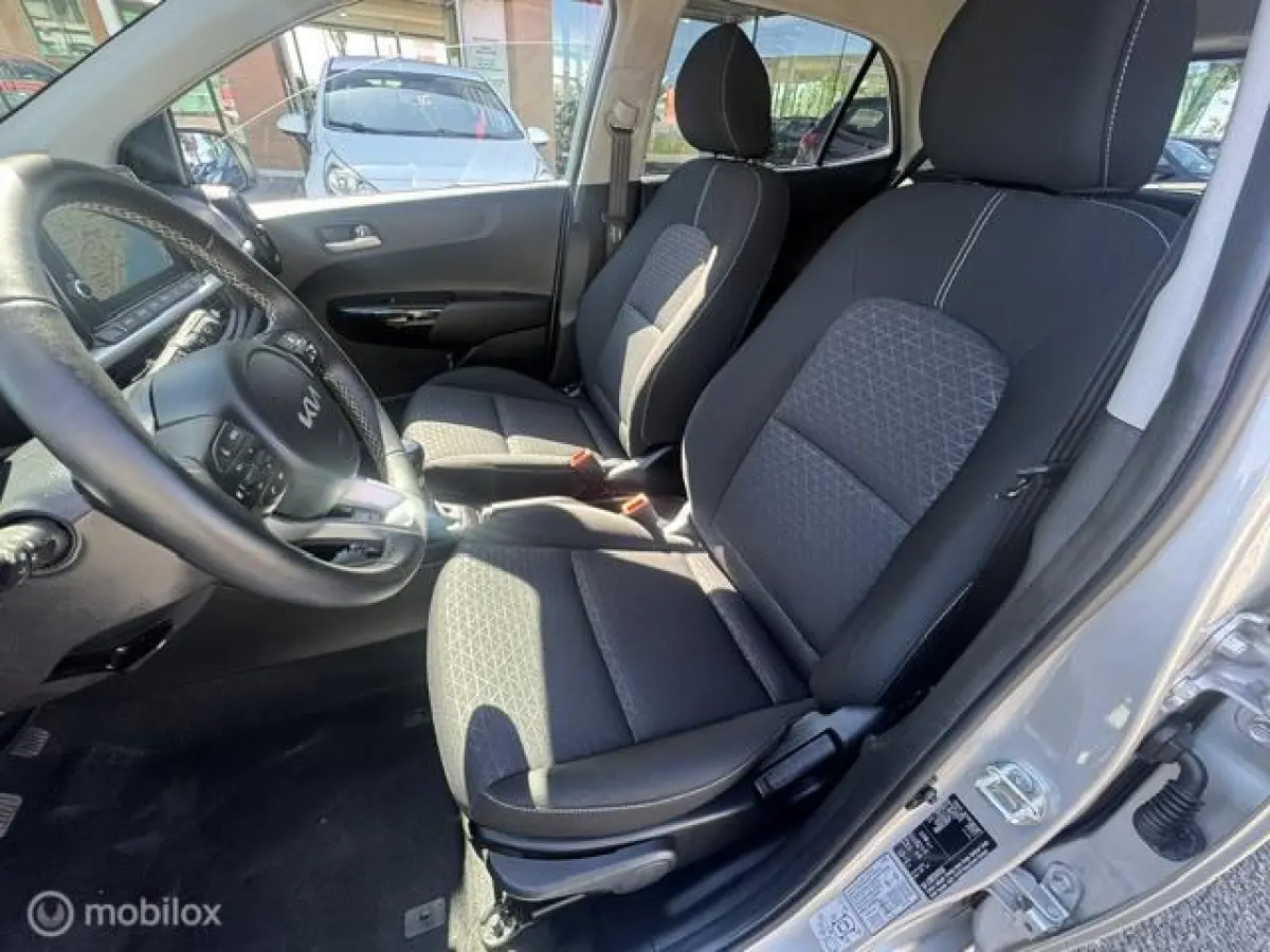 1.0 DPi Dynamic Edition - Stoel & Stuurverwarming, Navigatie via Carplay, Camera achter, Airco, Electr ramen en spiegels, Deurvergr. met afst.diening, Priveglas, Sport Velgen