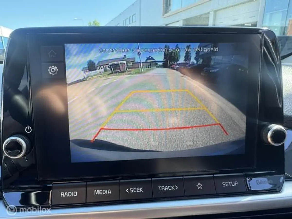 1.0 DPi Dynamic Edition - Stoel & Stuurverwarming, Navigatie via Carplay, Camera achter, Airco, Electr ramen en spiegels, Deurvergr. met afst.diening, Priveglas, Sport Velgen