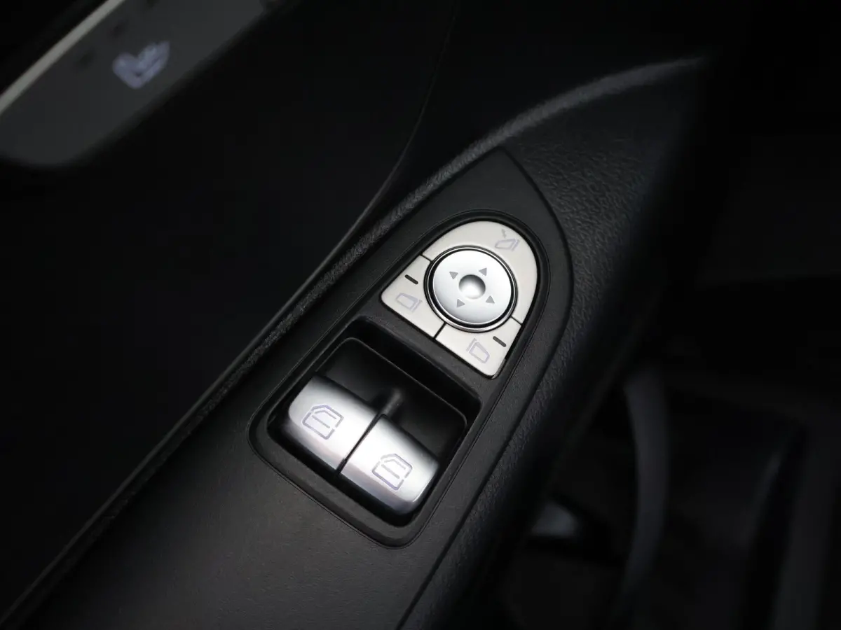 116 CDI | Aut. | Lang L2 | Parkeercamera | Navigatie | 3-zits | Dodehoekwaarschuwing | Achterdeuren 270° | Airco | Stoelverwarming | Spiegelpakket | Certified