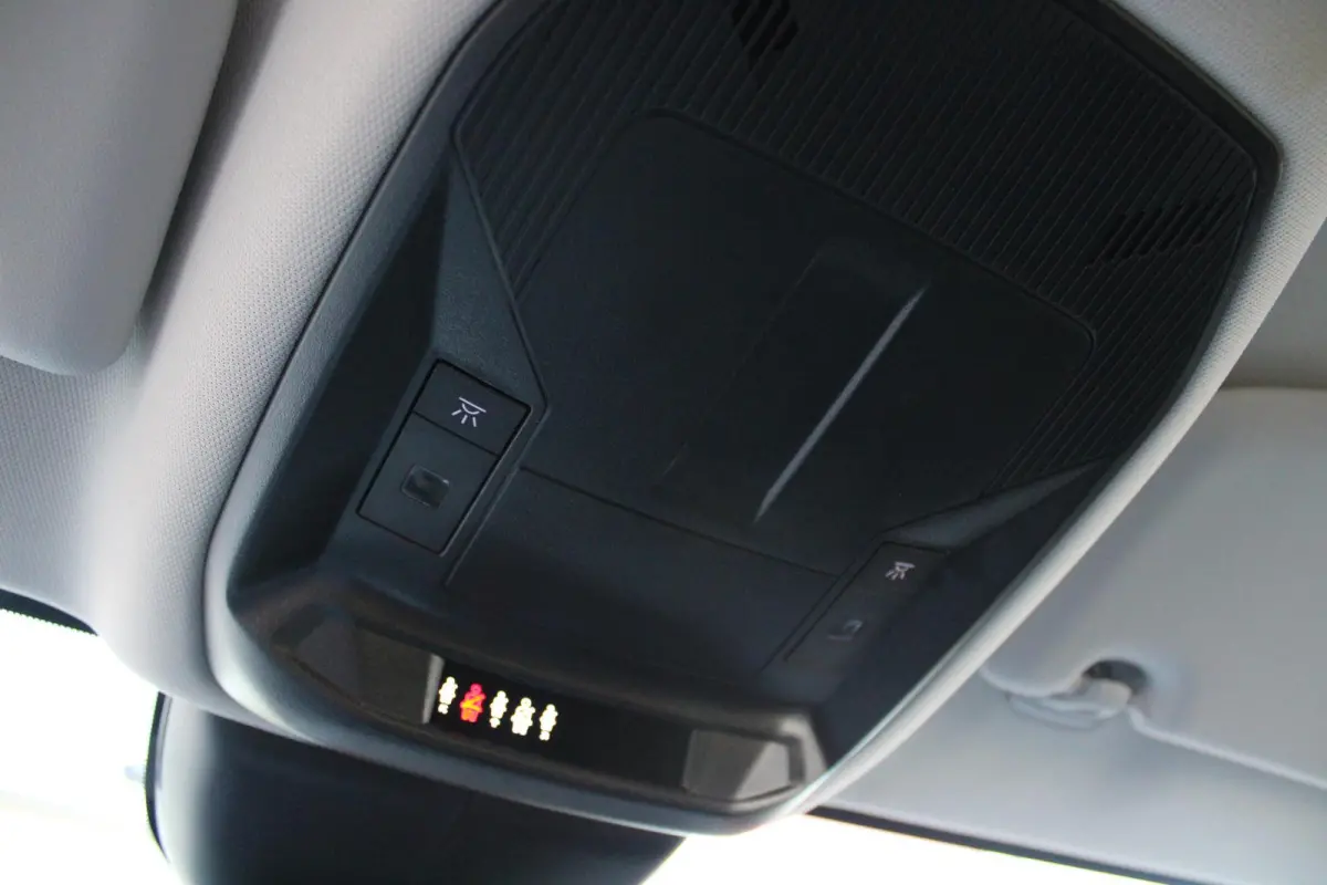 1.2 130PK AUTOMAAT ALLURE PACK BUSINESS | NAVIGATIE | DRAADLOZE APPLE CARPLAY/ANDROID AUTO | ACHTERUITRIJ CAMERA | KEYLESS ENTRY/START | LICHTMETALEN VELGEN 17" | DAB+ RADIO | ADAPTIVE CRUIS
