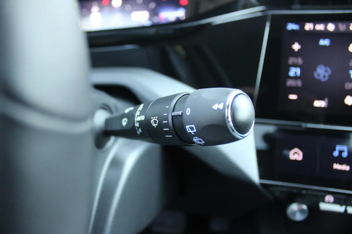 1.2 130PK AUTOMAAT ALLURE PACK BUSINESS | NAVIGATIE | DRAADLOZE APPLE CARPLAY/ANDROID AUTO | ACHTERUITRIJ CAMERA | KEYLESS ENTRY/START | LICHTMETALEN VELGEN 17" | DAB+ RADIO | ADAPTIVE CRUIS