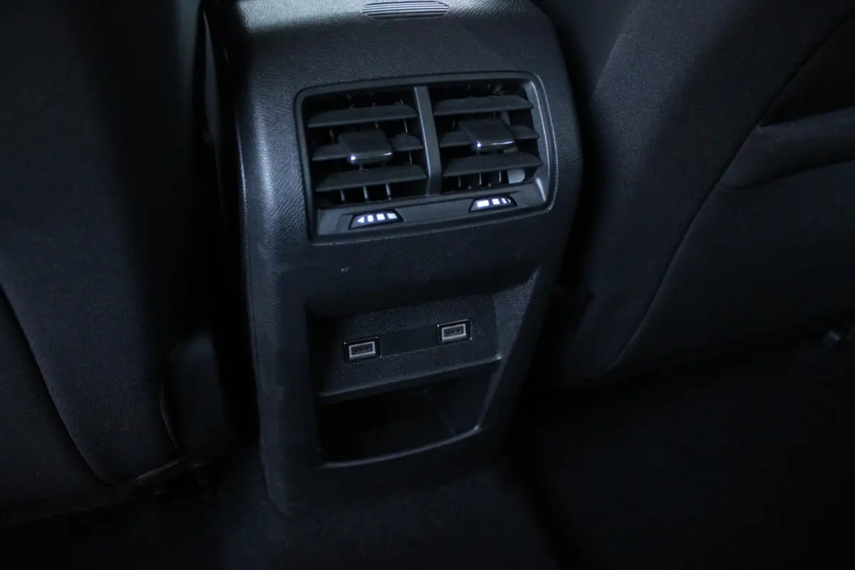 1.2 130PK AUTOMAAT ALLURE PACK BUSINESS | NAVIGATIE | DRAADLOZE APPLE CARPLAY/ANDROID AUTO | ACHTERUITRIJ CAMERA | KEYLESS ENTRY/START | LICHTMETALEN VELGEN 17" | DAB+ RADIO | ADAPTIVE CRUIS