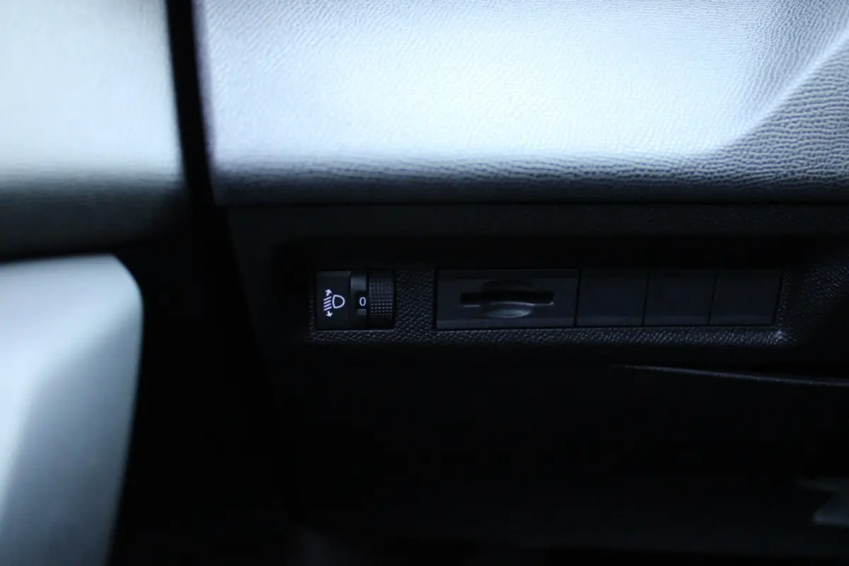 1.2 130PK AUTOMAAT ALLURE PACK BUSINESS | NAVIGATIE | DRAADLOZE APPLE CARPLAY/ANDROID AUTO | ACHTERUITRIJ CAMERA | KEYLESS ENTRY/START | LICHTMETALEN VELGEN 17" | DAB+ RADIO | ADAPTIVE CRUIS