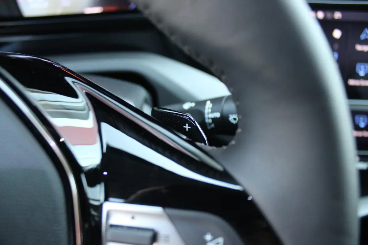 1.2 130PK AUTOMAAT ALLURE PACK BUSINESS | NAVIGATIE | DRAADLOZE APPLE CARPLAY/ANDROID AUTO | ACHTERUITRIJ CAMERA | KEYLESS ENTRY/START | LICHTMETALEN VELGEN 17" | DAB+ RADIO | ADAPTIVE CRUIS
