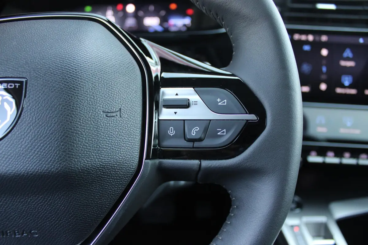 1.2 130PK AUTOMAAT ALLURE PACK BUSINESS | NAVIGATIE | DRAADLOZE APPLE CARPLAY/ANDROID AUTO | ACHTERUITRIJ CAMERA | KEYLESS ENTRY/START | LICHTMETALEN VELGEN 17" | DAB+ RADIO | ADAPTIVE CRUIS