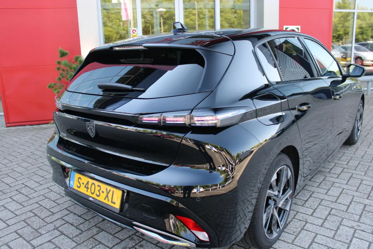 1.2 130PK AUTOMAAT ALLURE PACK BUSINESS | NAVIGATIE | DRAADLOZE APPLE CARPLAY/ANDROID AUTO | ACHTERUITRIJ CAMERA | KEYLESS ENTRY/START | LICHTMETALEN VELGEN 17" | DAB+ RADIO | ADAPTIVE CRUIS
