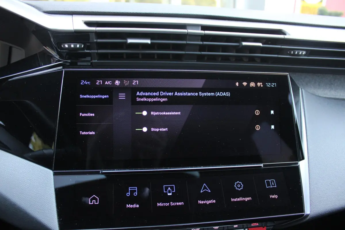 1.2 130PK AUTOMAAT ALLURE PACK BUSINESS | NAVIGATIE | DRAADLOZE APPLE CARPLAY/ANDROID AUTO | ACHTERUITRIJ CAMERA | KEYLESS ENTRY/START | LICHTMETALEN VELGEN 17" | DAB+ RADIO | ADAPTIVE CRUIS