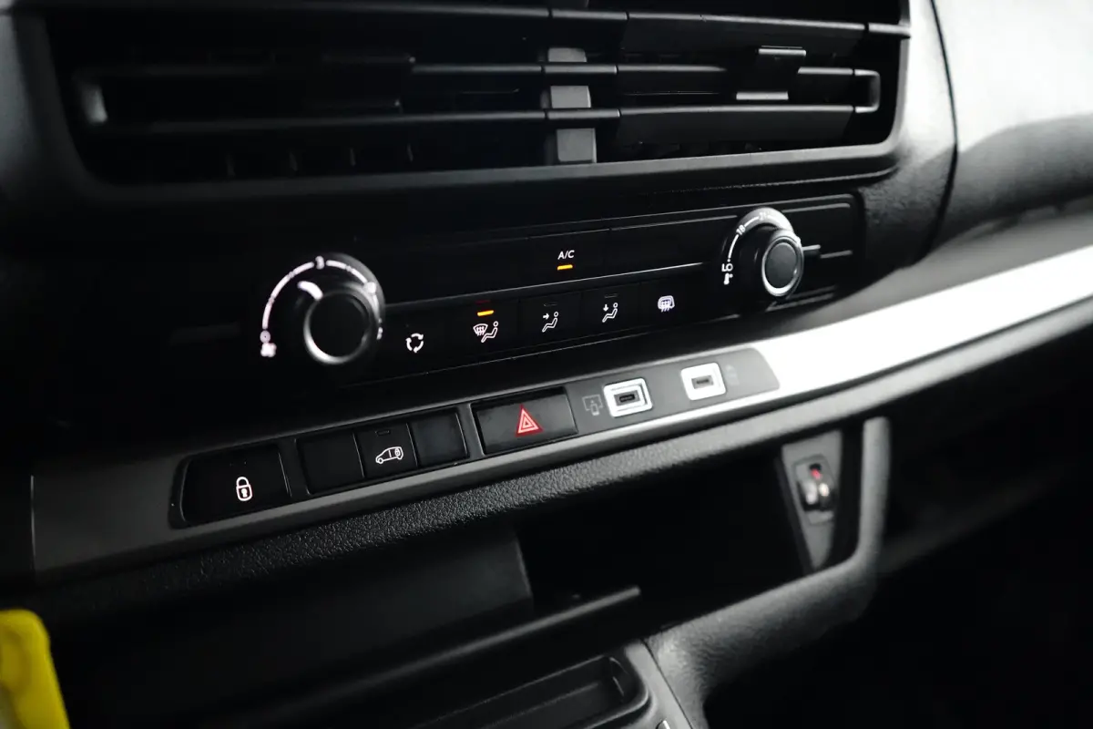 gesloten Bestelwagen Basis L (L3) AUTOMAAT - BETIMMERING - NAVI BY APP